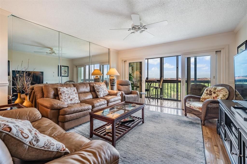 Active With Contract: $229,900 (2 beds, 2 baths, 1070 Square Feet)