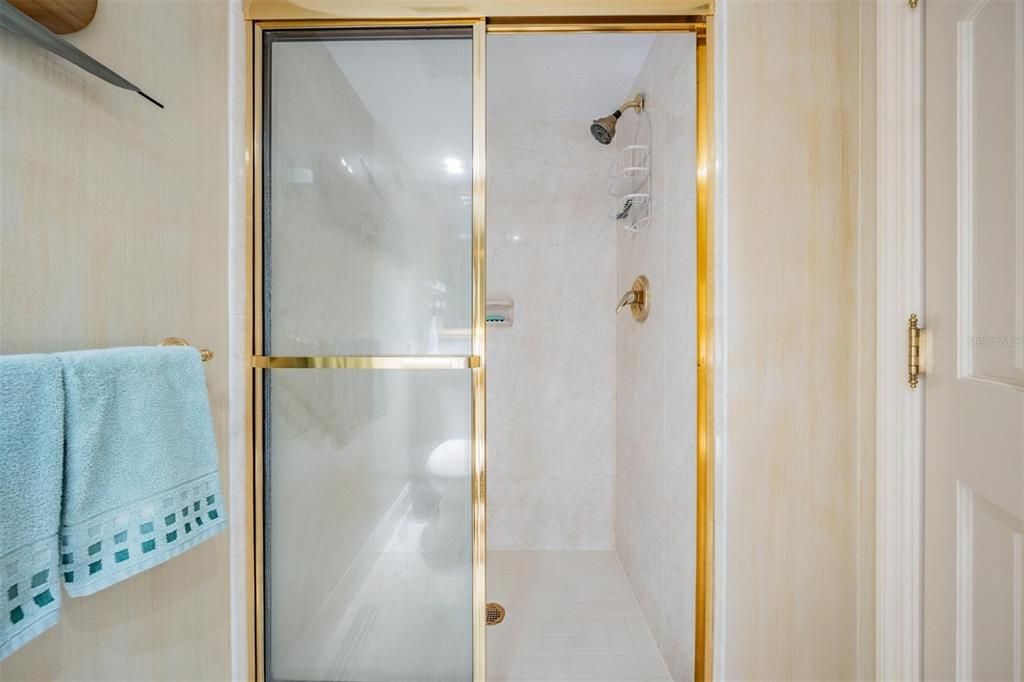 Active With Contract: $229,900 (2 beds, 2 baths, 1070 Square Feet)