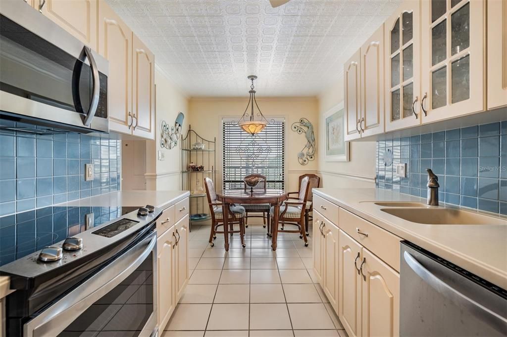 Active With Contract: $229,900 (2 beds, 2 baths, 1070 Square Feet)