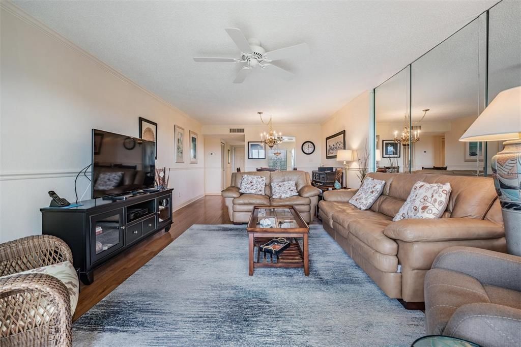 Active With Contract: $229,900 (2 beds, 2 baths, 1070 Square Feet)