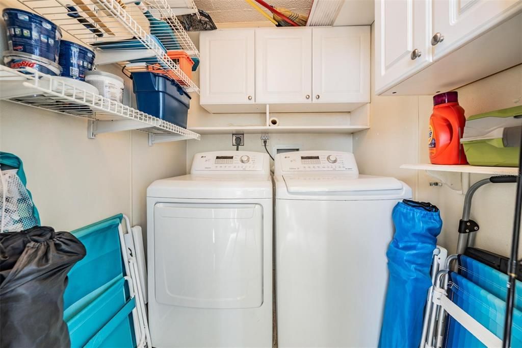 Active With Contract: $229,900 (2 beds, 2 baths, 1070 Square Feet)