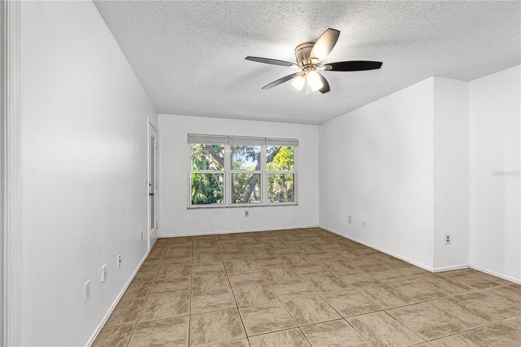 На продажу: $125,000 (1 спален, 1 ванн, 630 Квадратных фут)