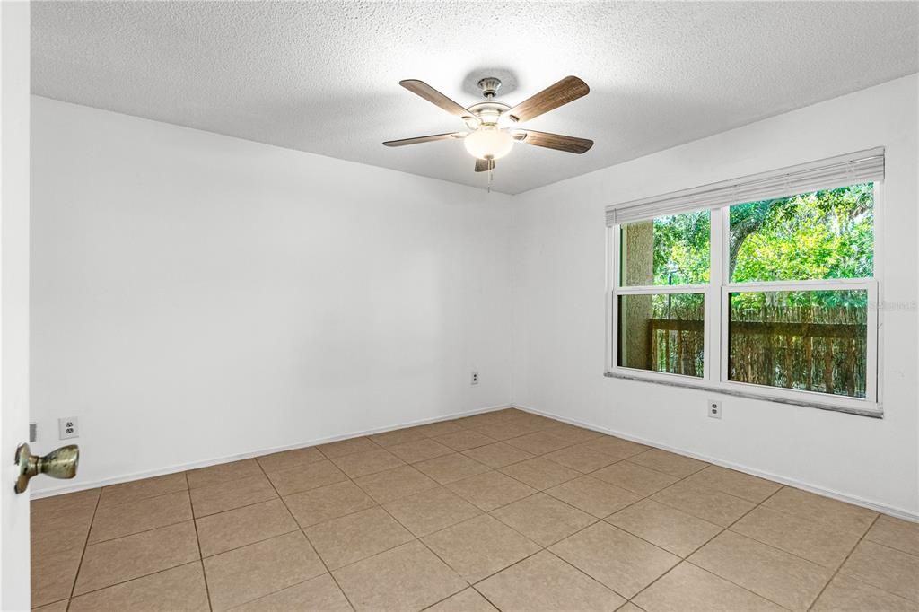 На продажу: $125,000 (1 спален, 1 ванн, 630 Квадратных фут)