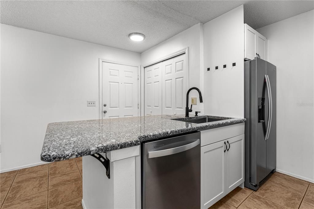 На продажу: $125,000 (1 спален, 1 ванн, 630 Квадратных фут)