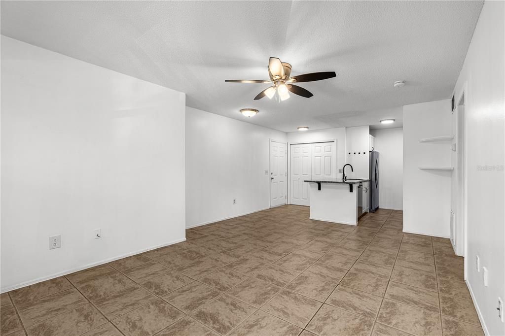 На продажу: $125,000 (1 спален, 1 ванн, 630 Квадратных фут)