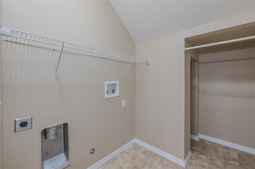 Active With Contract: $270,000 (3 beds, 2 baths, 1864 Square Feet)