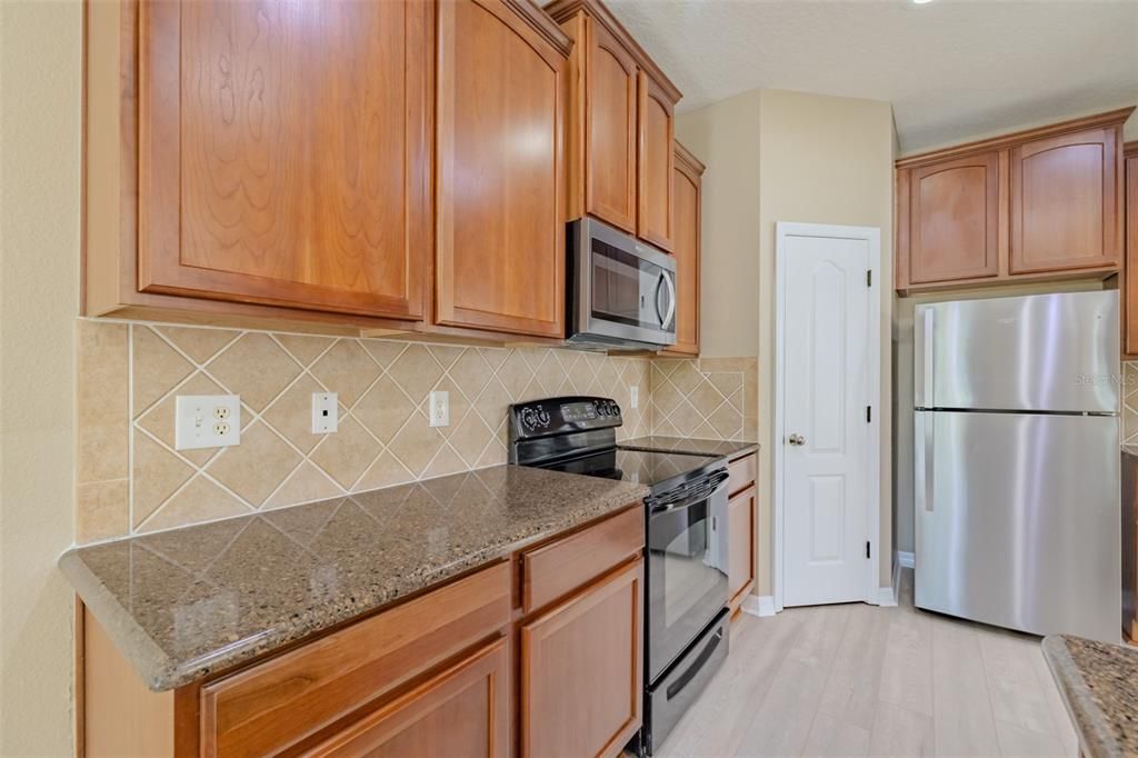 Active With Contract: $270,000 (3 beds, 2 baths, 1864 Square Feet)