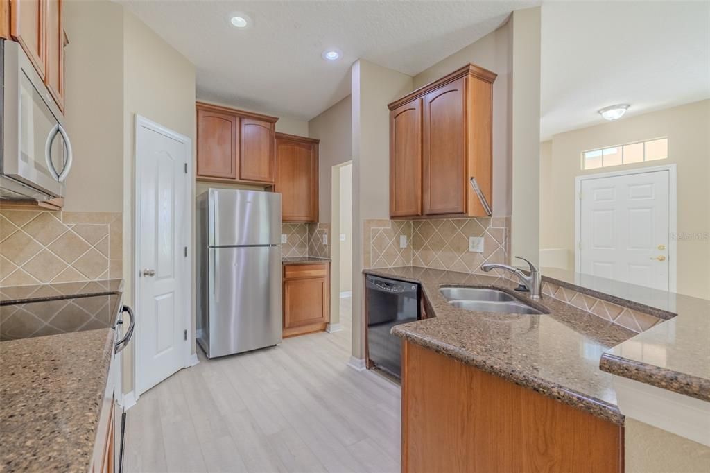 Active With Contract: $270,000 (3 beds, 2 baths, 1864 Square Feet)