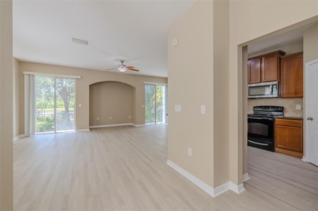 Active With Contract: $270,000 (3 beds, 2 baths, 1864 Square Feet)