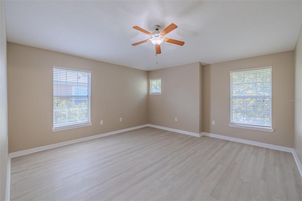 Active With Contract: $270,000 (3 beds, 2 baths, 1864 Square Feet)