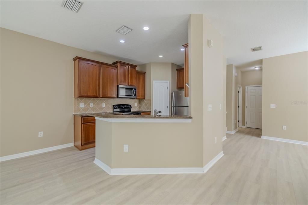 Active With Contract: $270,000 (3 beds, 2 baths, 1864 Square Feet)