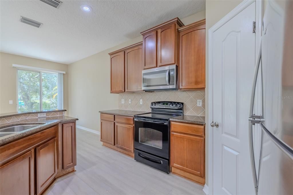 Active With Contract: $270,000 (3 beds, 2 baths, 1864 Square Feet)