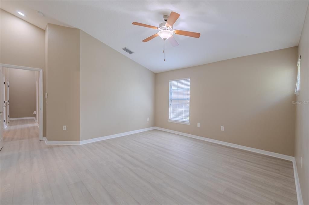 Active With Contract: $270,000 (3 beds, 2 baths, 1864 Square Feet)