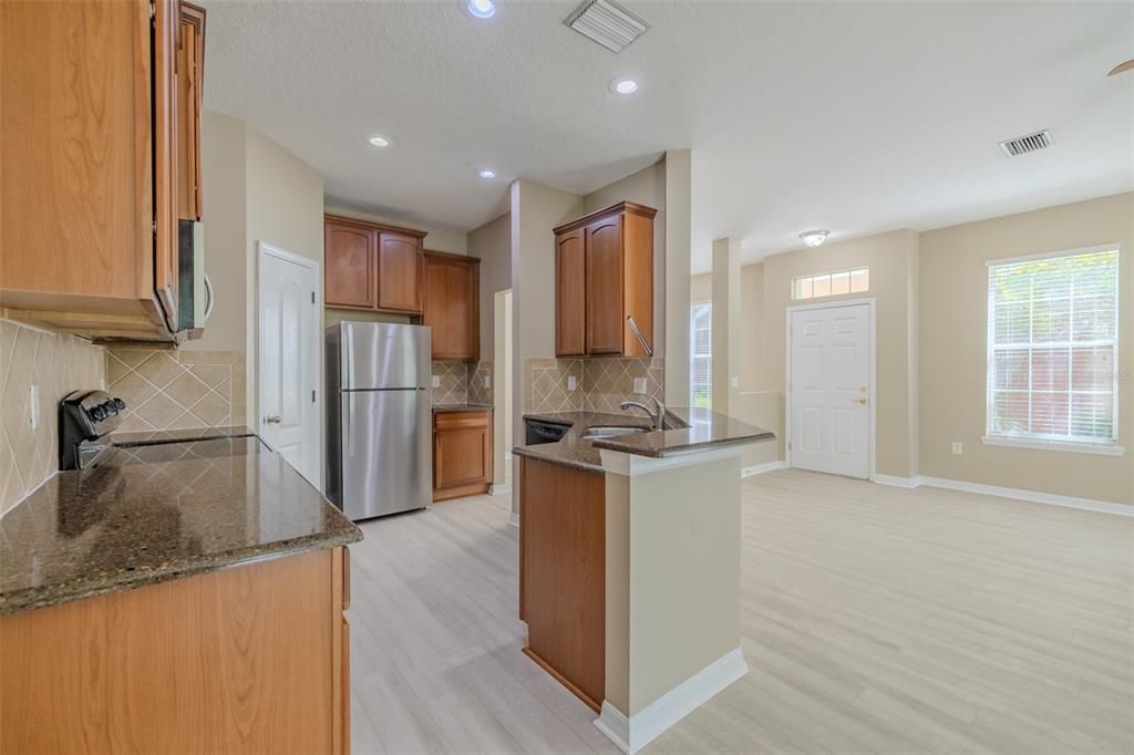 Active With Contract: $270,000 (3 beds, 2 baths, 1864 Square Feet)