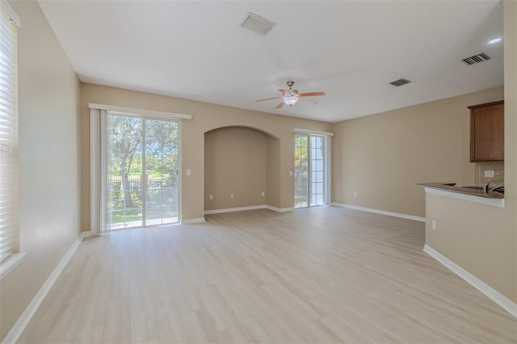 Active With Contract: $270,000 (3 beds, 2 baths, 1864 Square Feet)