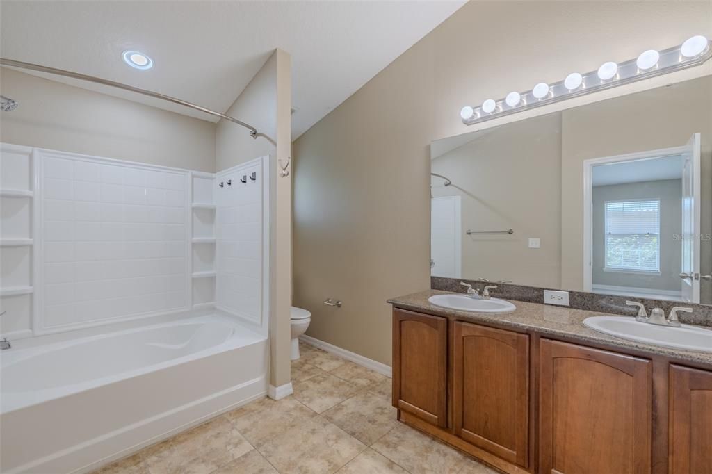 Active With Contract: $270,000 (3 beds, 2 baths, 1864 Square Feet)