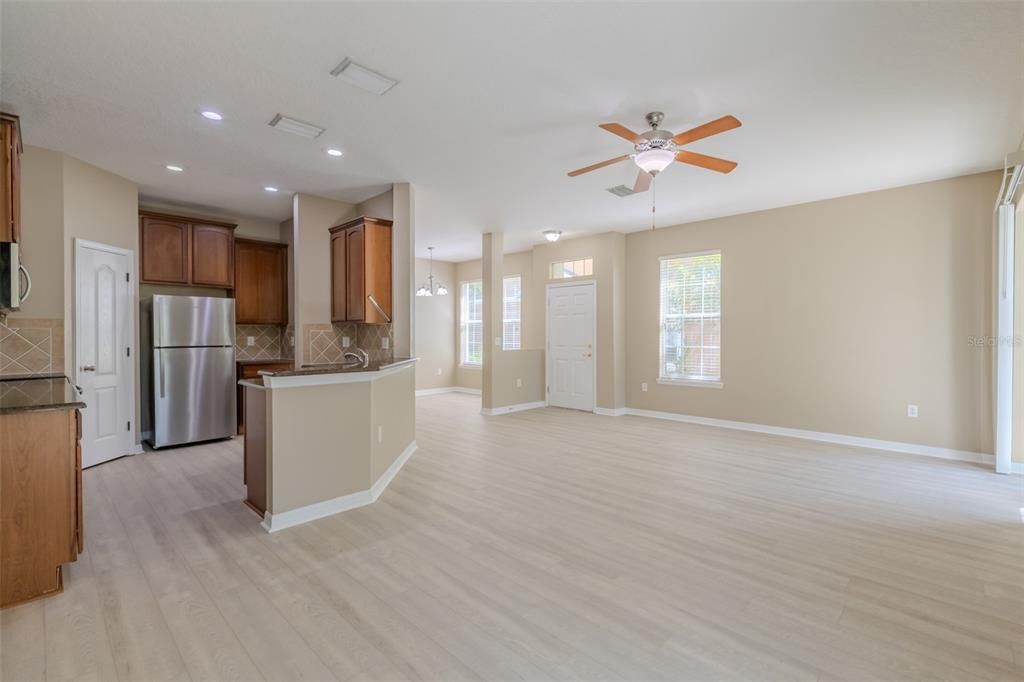 Active With Contract: $270,000 (3 beds, 2 baths, 1864 Square Feet)