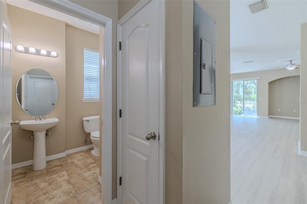 Active With Contract: $270,000 (3 beds, 2 baths, 1864 Square Feet)