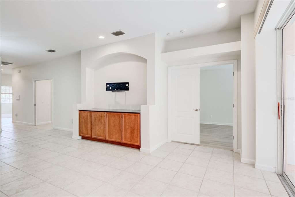 На продажу: $265,000 (2 спален, 2 ванн, 1393 Квадратных фут)