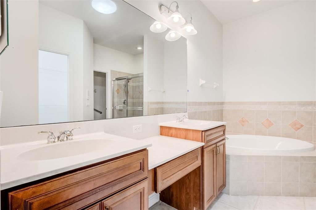 На продажу: $265,000 (2 спален, 2 ванн, 1393 Квадратных фут)