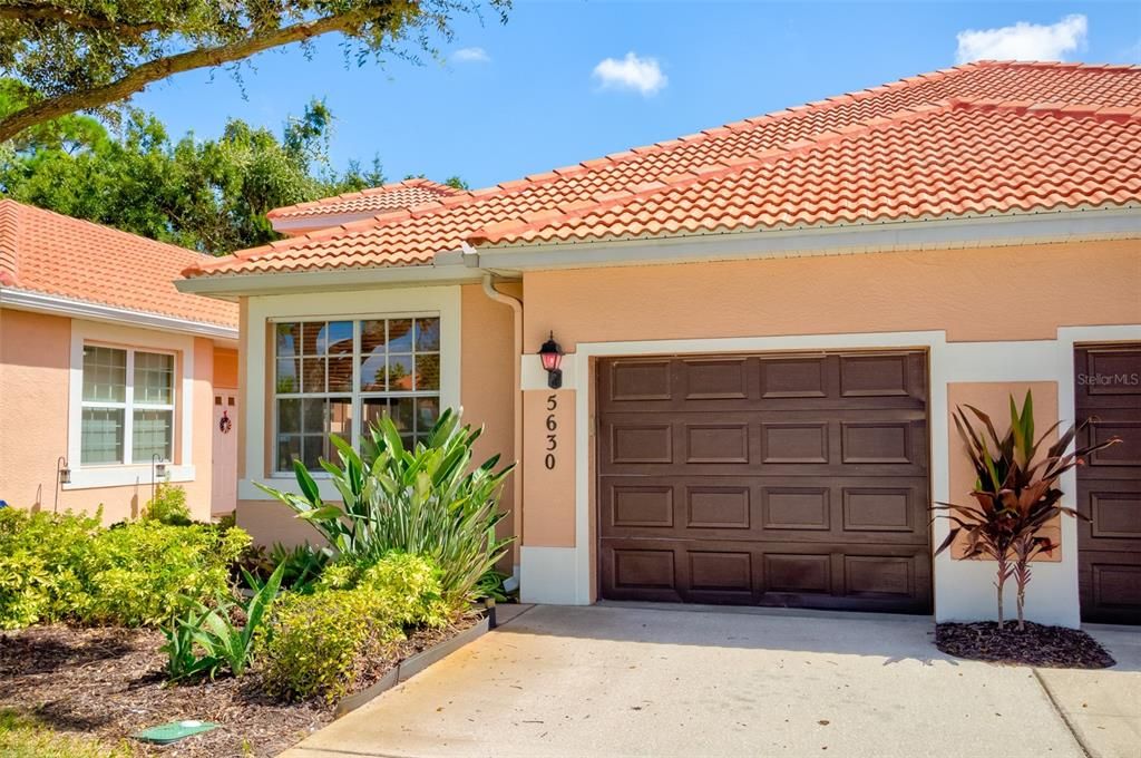 На продажу: $265,000 (2 спален, 2 ванн, 1393 Квадратных фут)