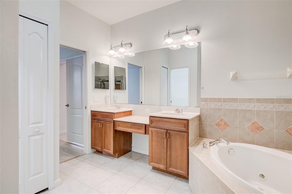 На продажу: $265,000 (2 спален, 2 ванн, 1393 Квадратных фут)