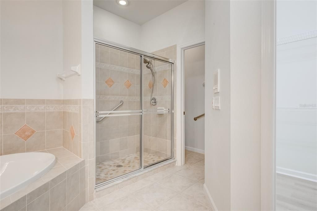 На продажу: $265,000 (2 спален, 2 ванн, 1393 Квадратных фут)