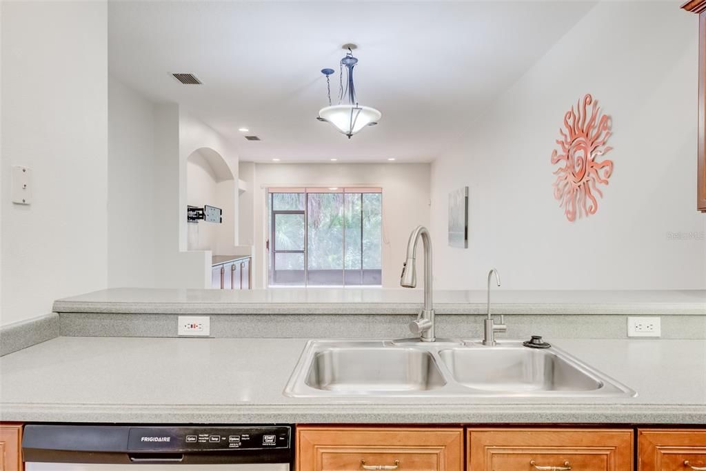 На продажу: $265,000 (2 спален, 2 ванн, 1393 Квадратных фут)