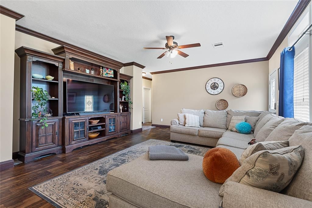 На продажу: $399,000 (4 спален, 2 ванн, 2295 Квадратных фут)