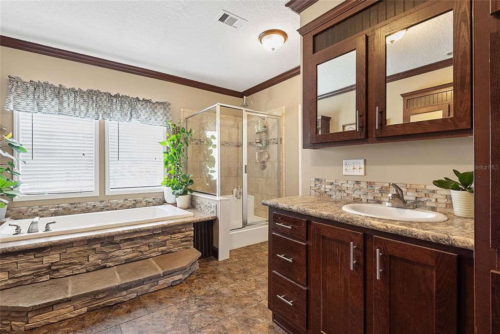 На продажу: $399,000 (4 спален, 2 ванн, 2295 Квадратных фут)