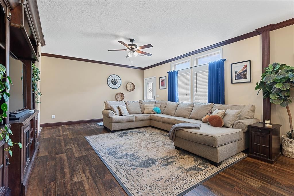 На продажу: $399,000 (4 спален, 2 ванн, 2295 Квадратных фут)