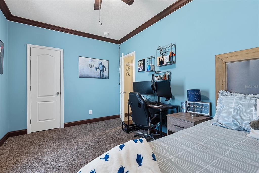 На продажу: $399,000 (4 спален, 2 ванн, 2295 Квадратных фут)