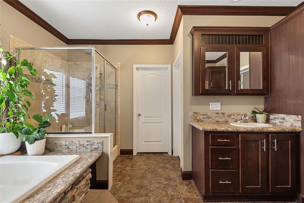 На продажу: $399,000 (4 спален, 2 ванн, 2295 Квадратных фут)