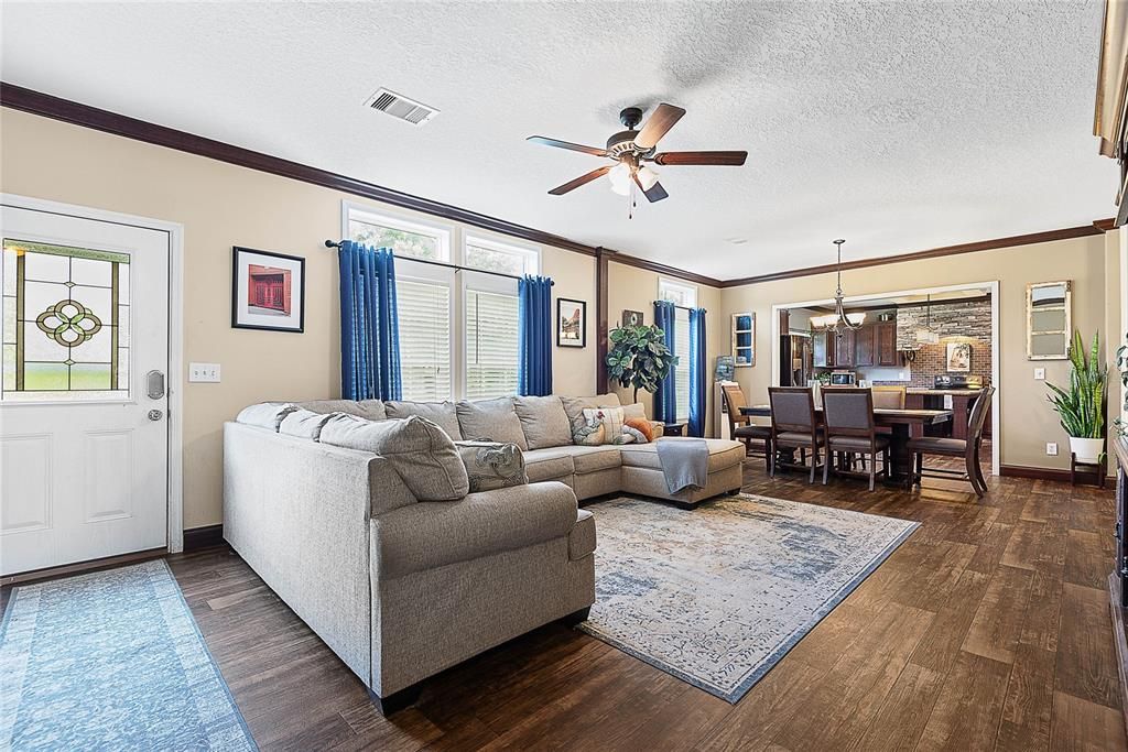 На продажу: $399,000 (4 спален, 2 ванн, 2295 Квадратных фут)