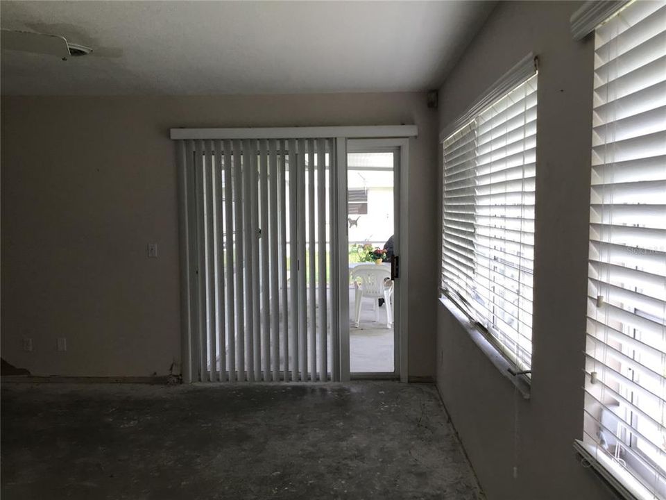 合同活跃: $229,000 (2 贝兹, 2 浴室, 1283 平方英尺)