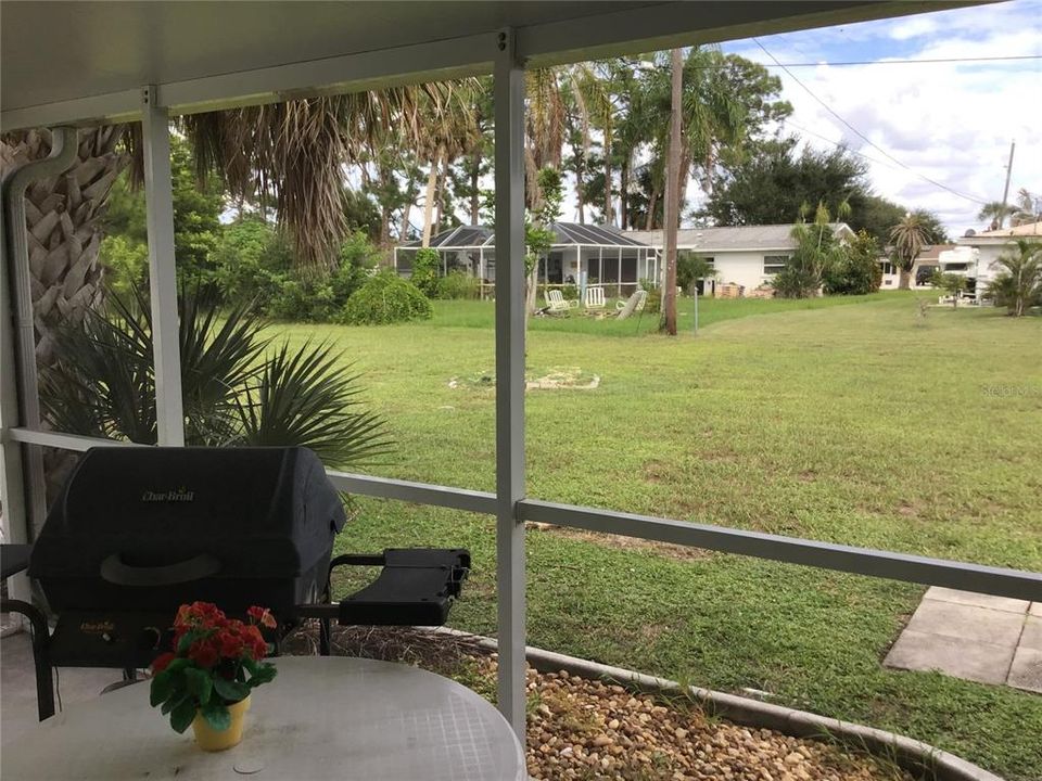 合同活跃: $229,000 (2 贝兹, 2 浴室, 1283 平方英尺)