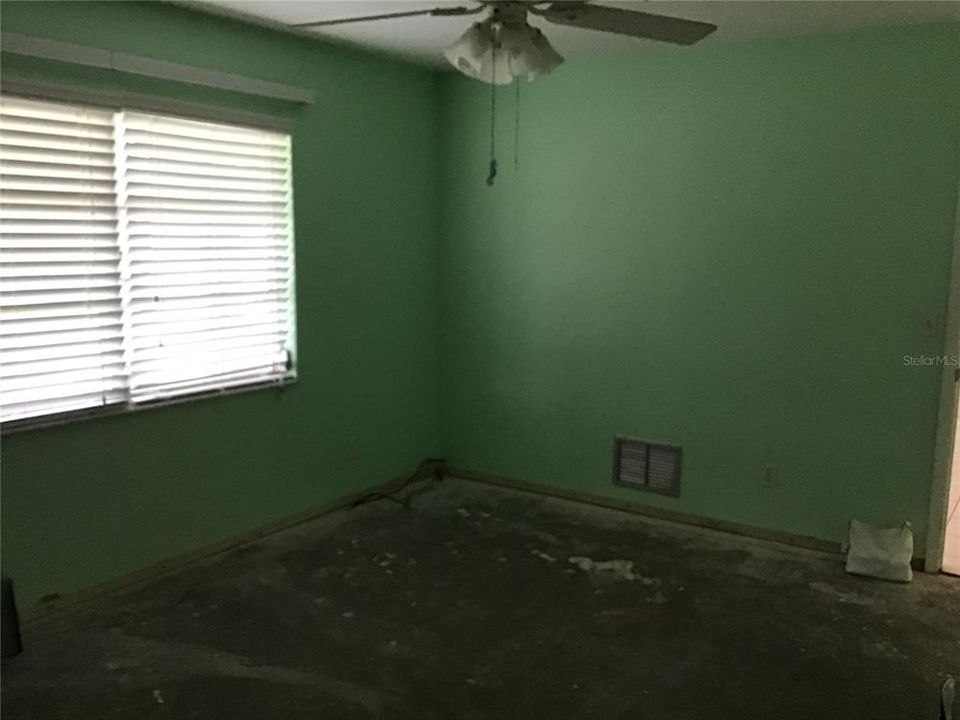 合同活跃: $229,000 (2 贝兹, 2 浴室, 1283 平方英尺)