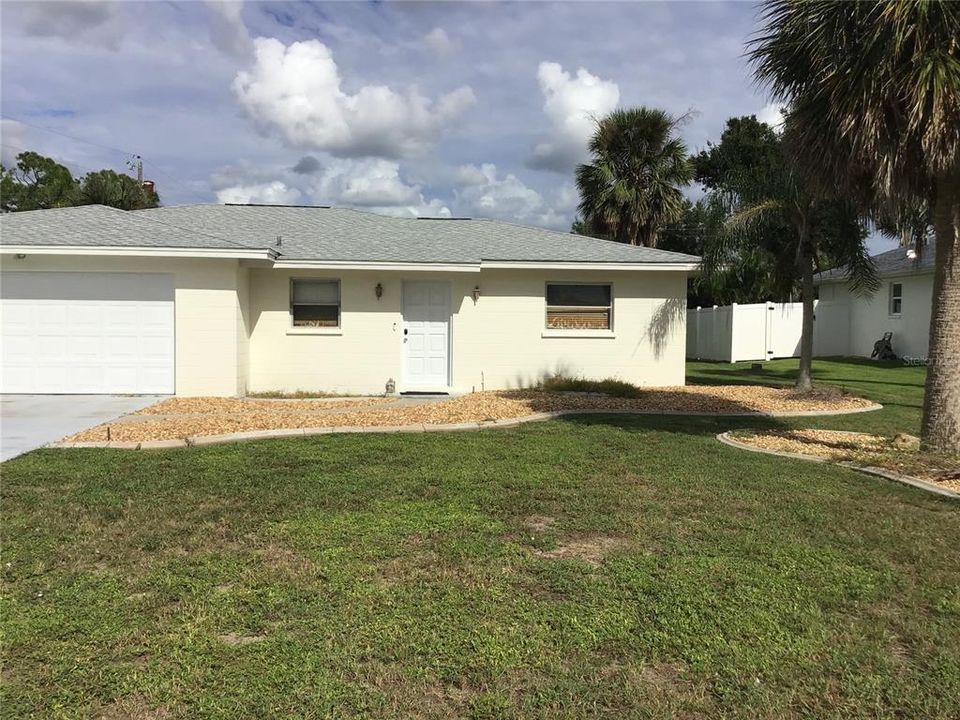 合同活跃: $229,000 (2 贝兹, 2 浴室, 1283 平方英尺)