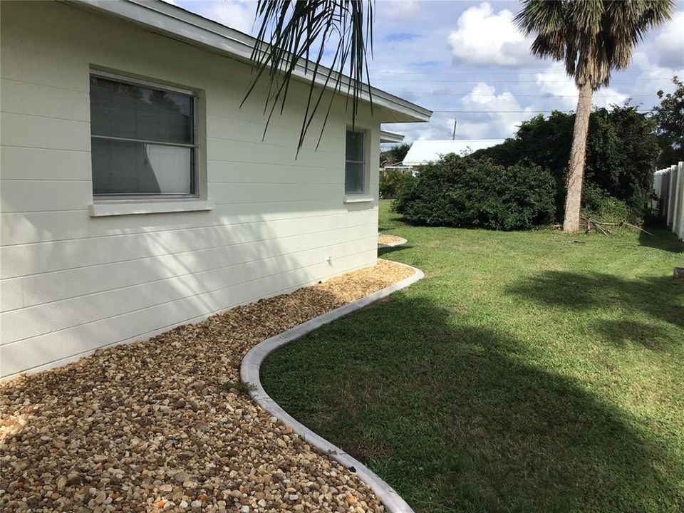 合同活跃: $229,000 (2 贝兹, 2 浴室, 1283 平方英尺)