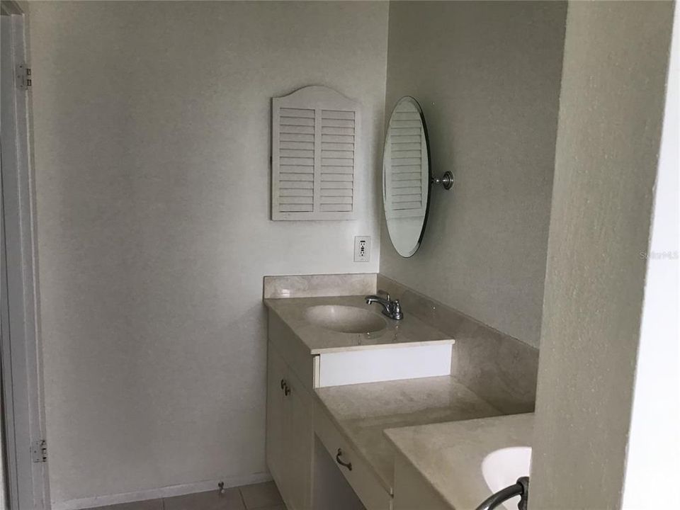 合同活跃: $229,000 (2 贝兹, 2 浴室, 1283 平方英尺)