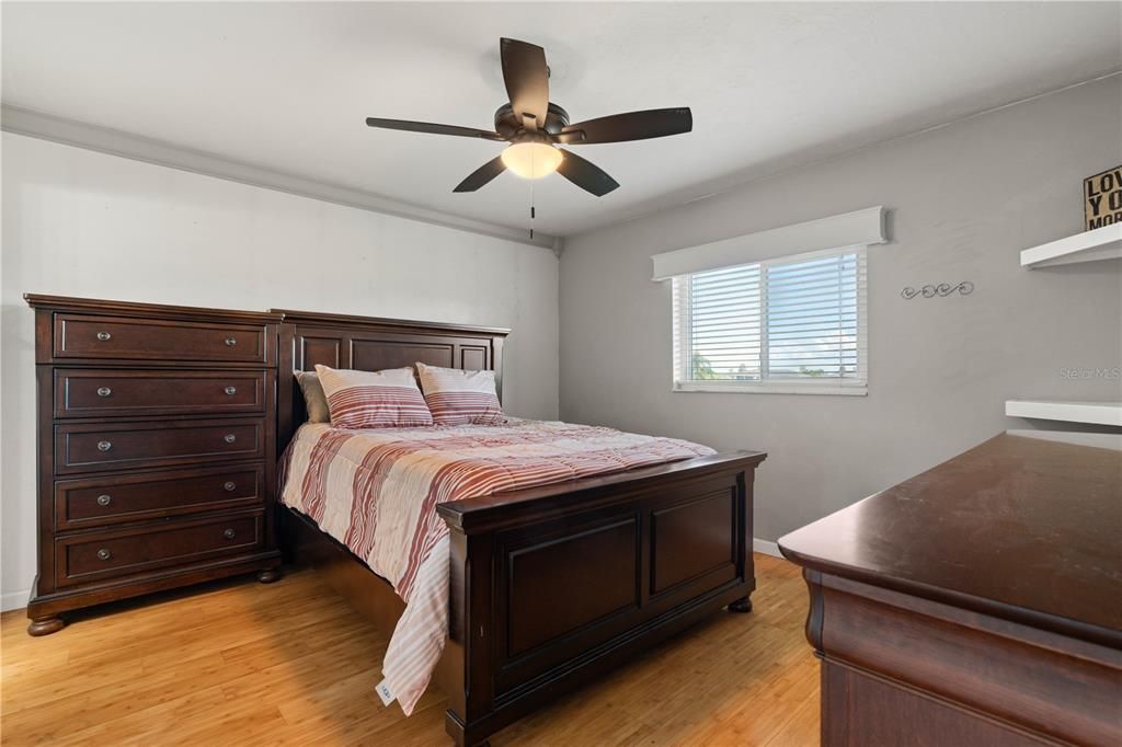 На продажу: $166,500 (2 спален, 2 ванн, 1064 Квадратных фут)