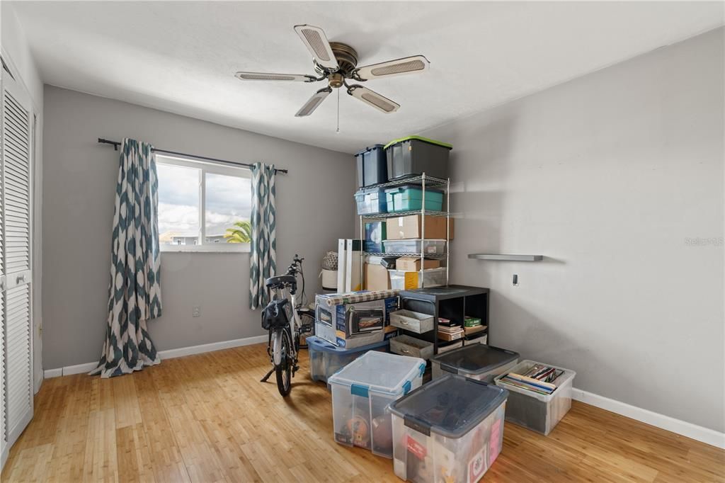 На продажу: $166,500 (2 спален, 2 ванн, 1064 Квадратных фут)