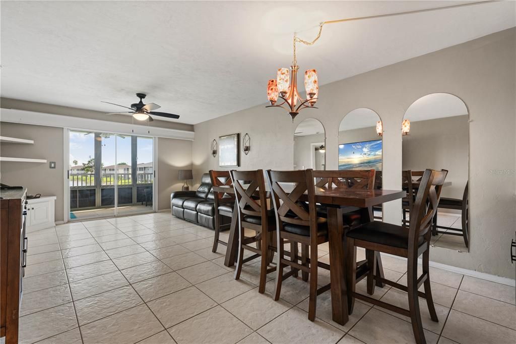 На продажу: $166,500 (2 спален, 2 ванн, 1064 Квадратных фут)