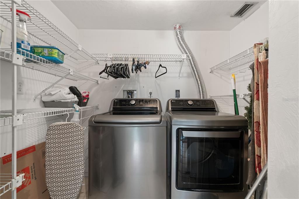 На продажу: $166,500 (2 спален, 2 ванн, 1064 Квадратных фут)