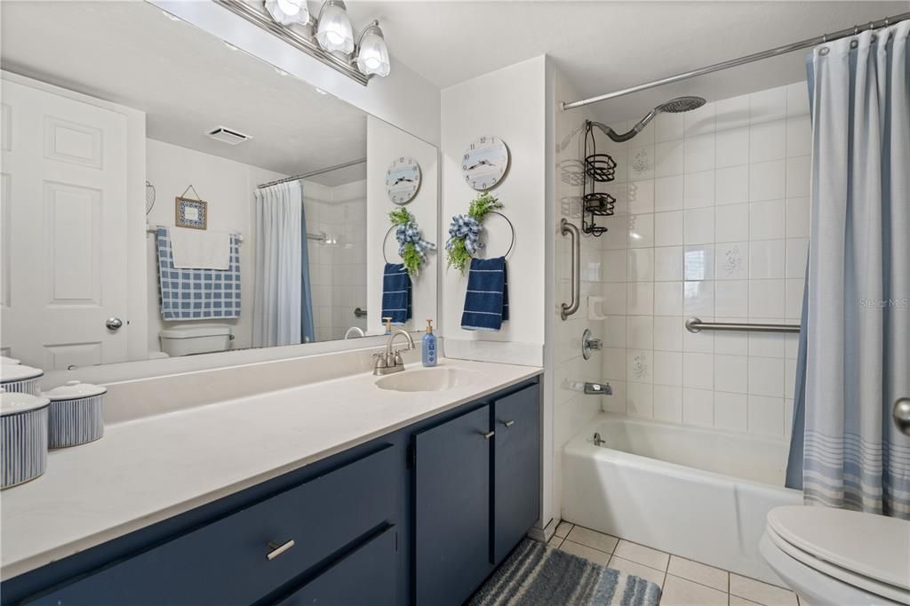 На продажу: $166,500 (2 спален, 2 ванн, 1064 Квадратных фут)