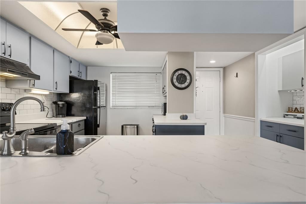 На продажу: $166,500 (2 спален, 2 ванн, 1064 Квадратных фут)