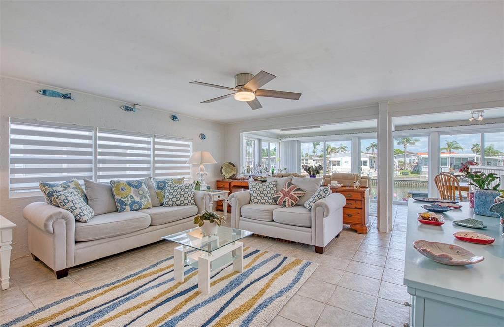 En Venta: $299,999 (2 camas, 2 baños, 1036 Pies cuadrados)