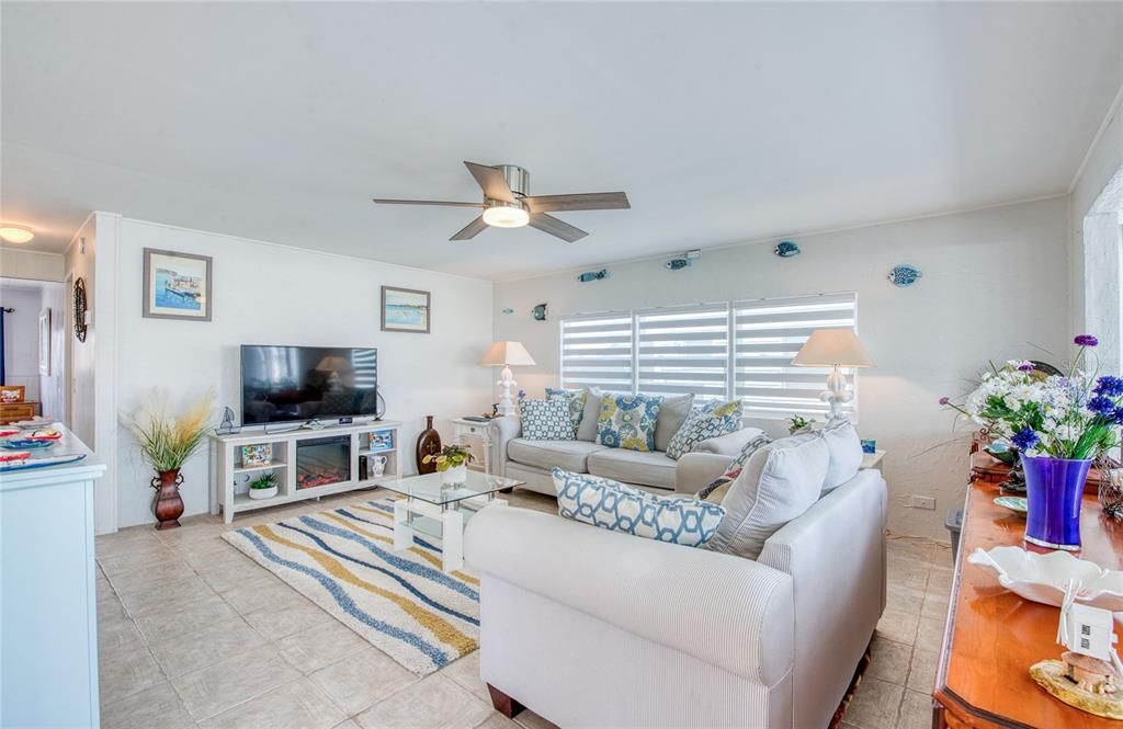 En Venta: $299,999 (2 camas, 2 baños, 1036 Pies cuadrados)