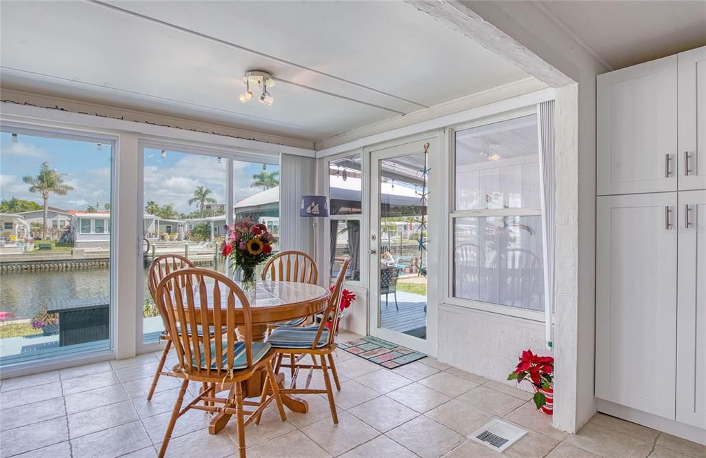 En Venta: $299,999 (2 camas, 2 baños, 1036 Pies cuadrados)