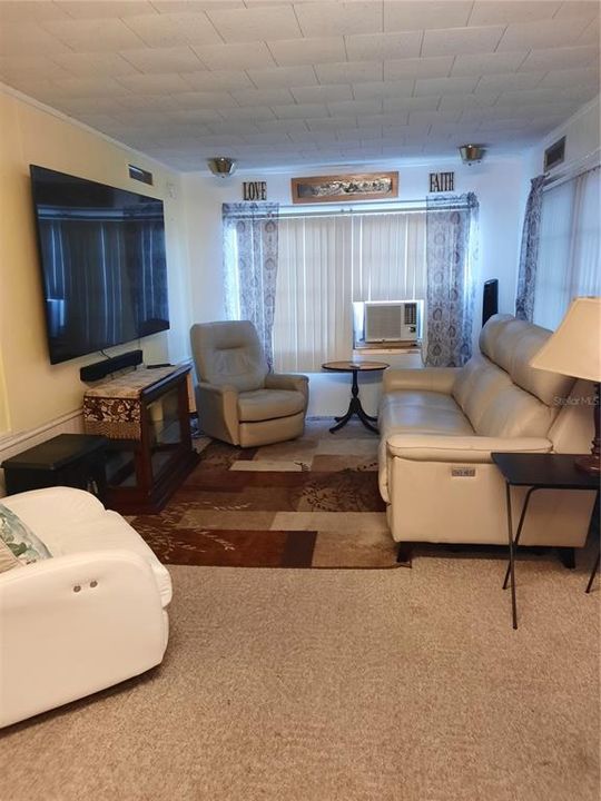 For Sale: $18,000 (1 beds, 1 baths, 620 Square Feet)